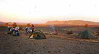 Nachtlager inmitten der Wüste